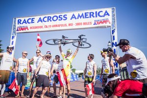 Christoph Strasser gewinnt sein 3. RAAM in Rekordzeit Christoph Strasser gewinnt sein 3. RAAM in Rekordzeit