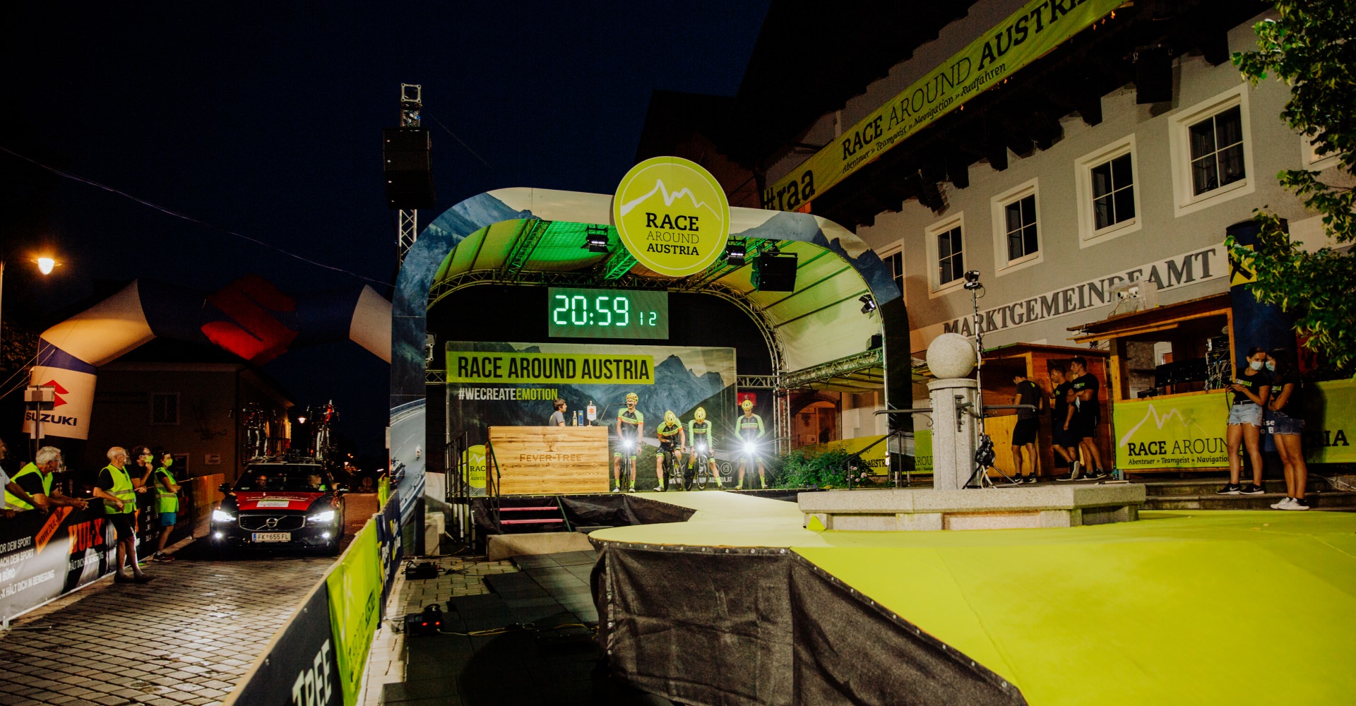 Bühne des Race Around Austria beim Start